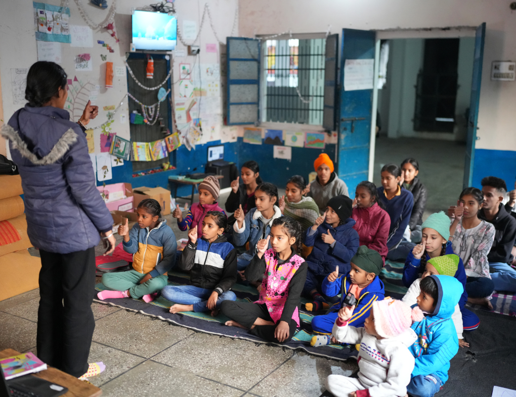 Children immersed in a session at Learn Labs in village Sidhupur, Fatehgarh Sahib.